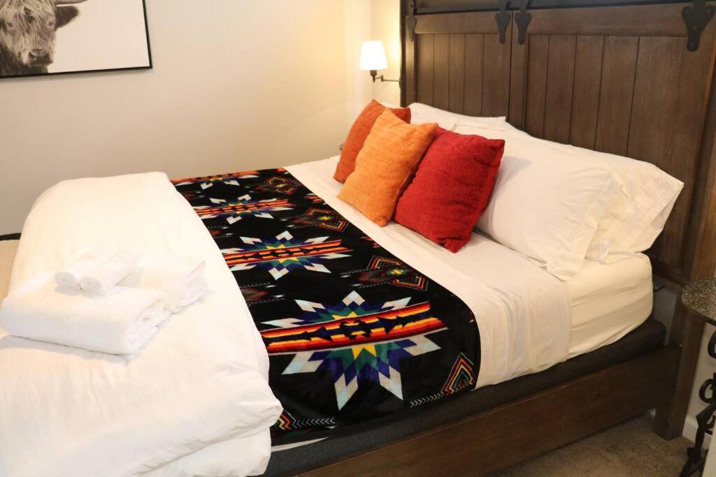Cowboy Den-Hot Tub-Game Room-Pet Friendly-No Pet Fees! アルバカーキ エクステリア 写真