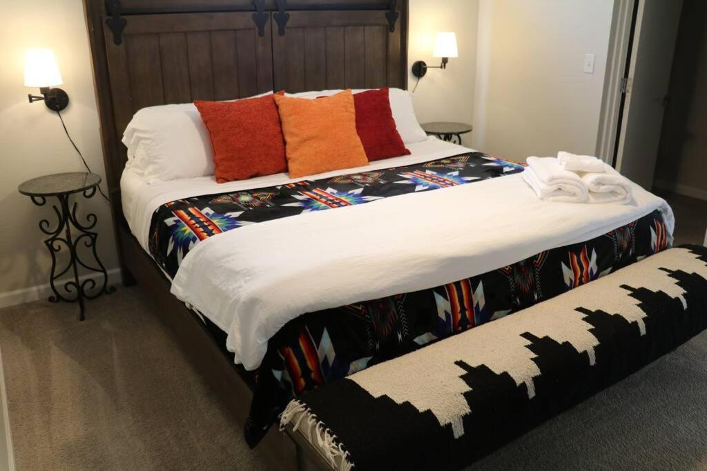 Cowboy Den-Hot Tub-Game Room-Pet Friendly-No Pet Fees! アルバカーキ エクステリア 写真