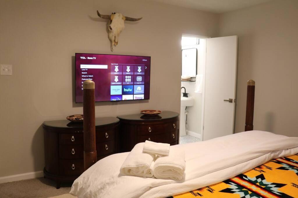 Cowboy Den-Hot Tub-Game Room-Pet Friendly-No Pet Fees! アルバカーキ エクステリア 写真