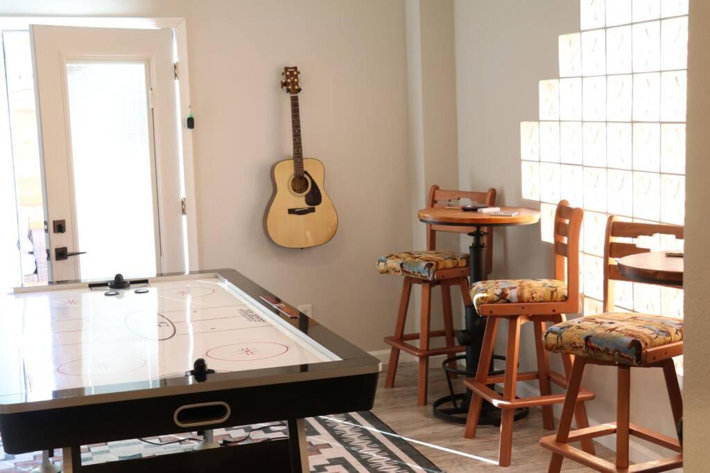 Cowboy Den-Hot Tub-Game Room-Pet Friendly-No Pet Fees! アルバカーキ エクステリア 写真