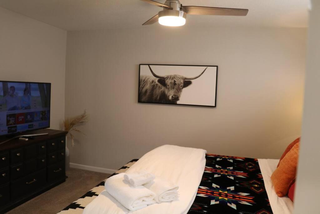 Cowboy Den-Hot Tub-Game Room-Pet Friendly-No Pet Fees! アルバカーキ エクステリア 写真