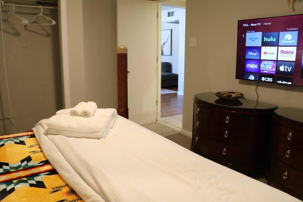 Cowboy Den-Hot Tub-Game Room-Pet Friendly-No Pet Fees! アルバカーキ エクステリア 写真
