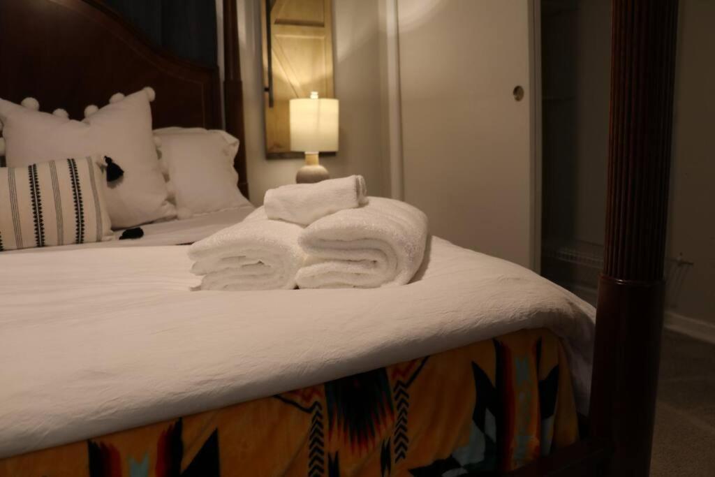 Cowboy Den-Hot Tub-Game Room-Pet Friendly-No Pet Fees! アルバカーキ エクステリア 写真