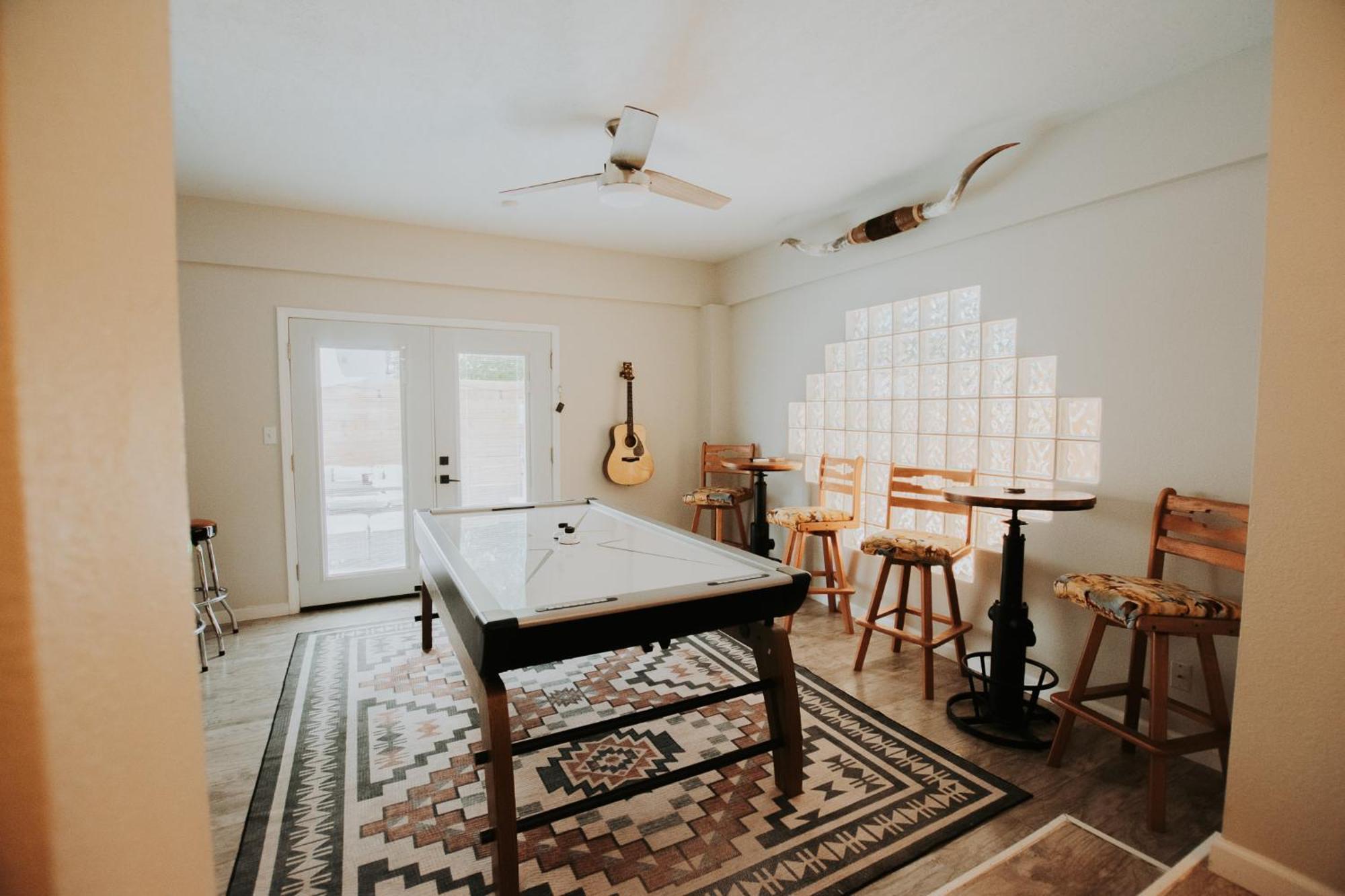 Cowboy Den-Hot Tub-Game Room-Pet Friendly-No Pet Fees! アルバカーキ エクステリア 写真