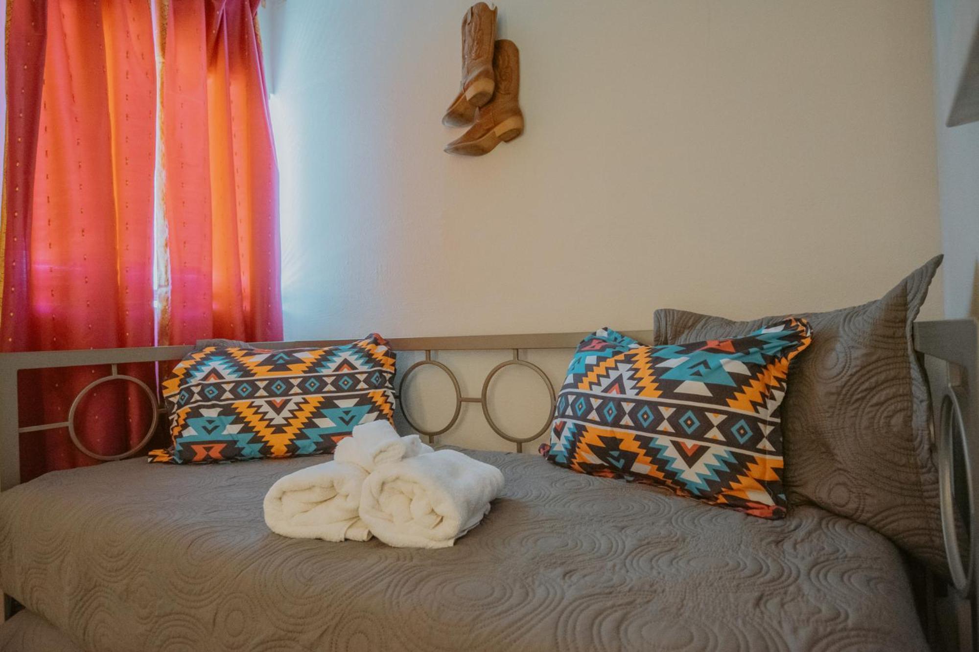 Cowboy Den-Hot Tub-Game Room-Pet Friendly-No Pet Fees! アルバカーキ エクステリア 写真