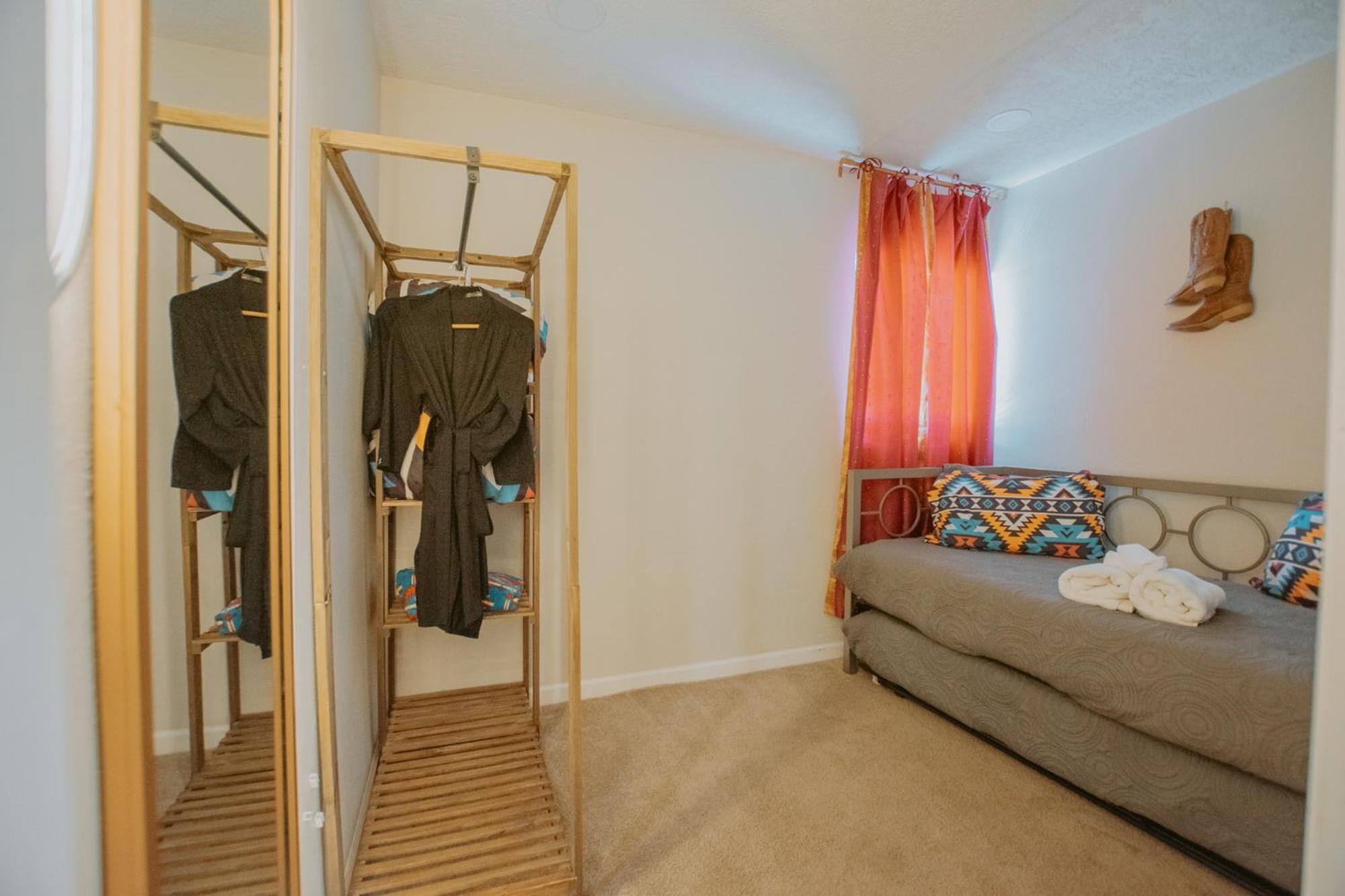 Cowboy Den-Hot Tub-Game Room-Pet Friendly-No Pet Fees! アルバカーキ エクステリア 写真