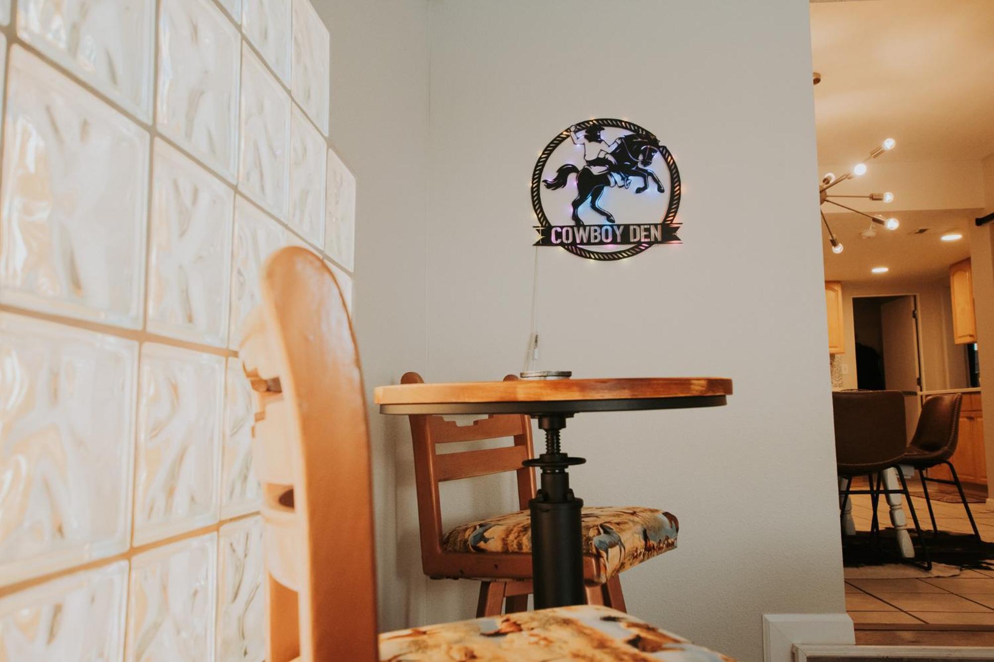 Cowboy Den-Hot Tub-Game Room-Pet Friendly-No Pet Fees! アルバカーキ エクステリア 写真